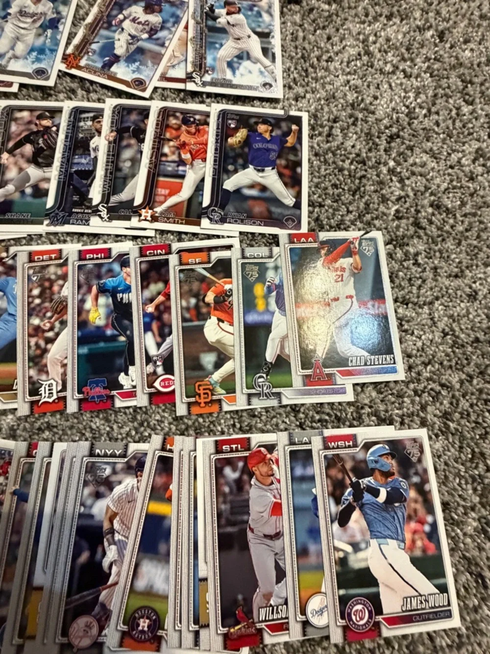 Lot of 130 Topps 2025-2026 baseball cards with rookies & inserts - Picture 4 of 10
